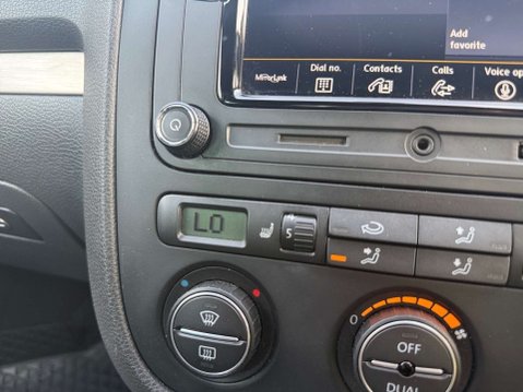 Volkswagen Golf 2.0 Golf GTi Pirelli 5dr 27