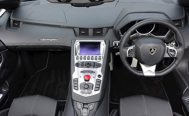 Lamborghini Aventador LP 700-4 Roadster 9