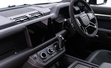 Land Rover Defender V8 12