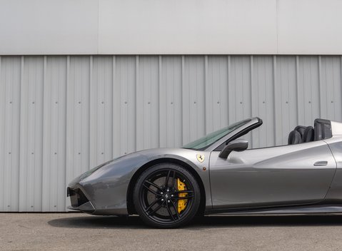 Ferrari 488 Spider 33