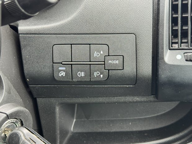 Citroen Relay MWB L2H2 Medium Roof Enterprise 35 Air Con Nav Sensors EURO 6 23