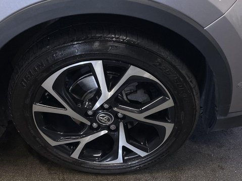 Toyota C-HR 1.8 VVT-h Dynamic SUV 5dr Petrol Hybrid CVT Euro 6 (s/s) (122 ps) 12