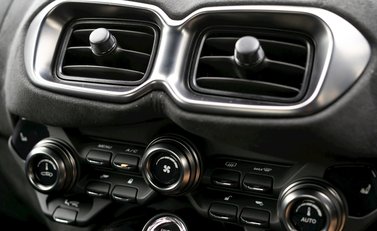 Aston Martin V8 Vantage 16