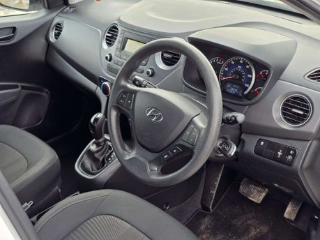 Hyundai i10 1.2 SE Hatchback 5dr Petrol Auto Euro 6 (87 ps) 26