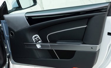 Aston Martin Virage 21