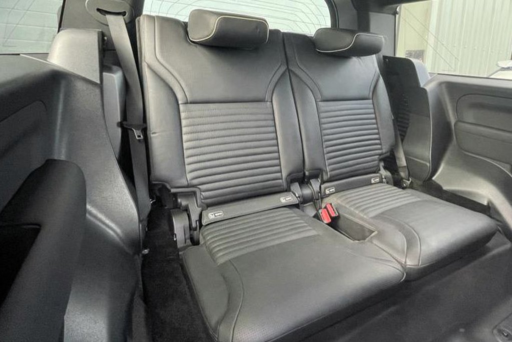 Defender 90 Commercial 4