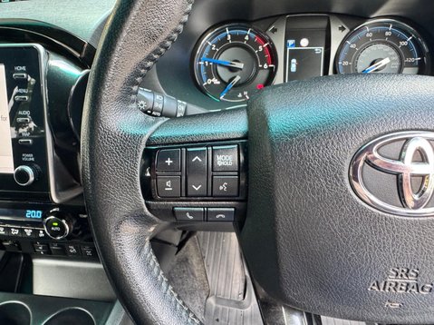 Toyota Hilux INVINCIBLE X 4WD D-4D DCB 27