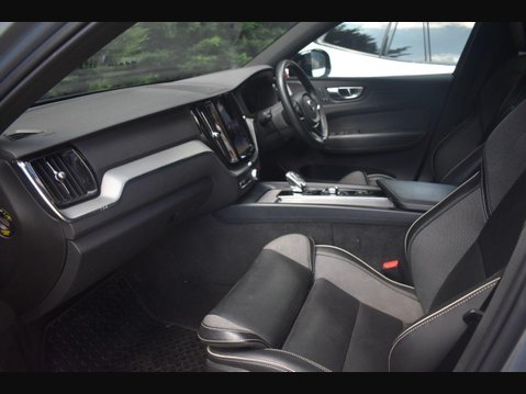 Volvo XC60 2.0 B4 MHEV Plus SUV 5dr Petrol Hybrid Auto Euro 6 (s/s) (197 ps) 5