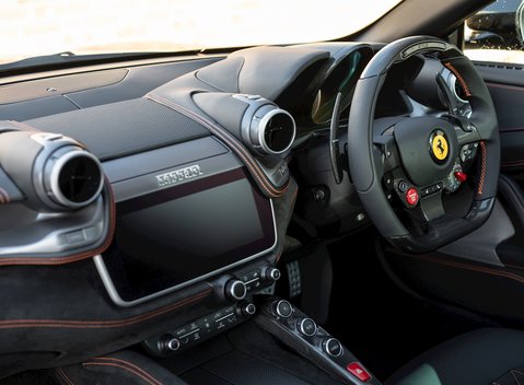 Ferrari GTC4 Lusso 16