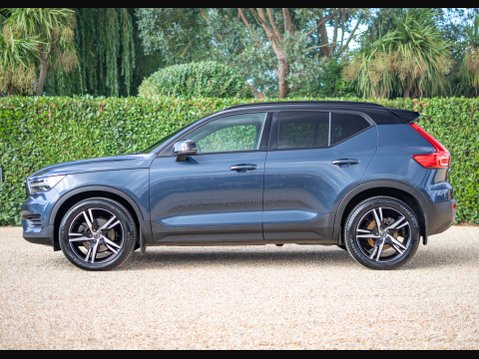 Volvo XC40 2.0 XC40 R-Design B4 MHEV AWD Auto 4WD 5dr 3