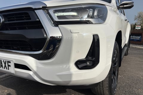 Toyota Hilux Invincible 4WD D-4D Double Cab Pickup 20