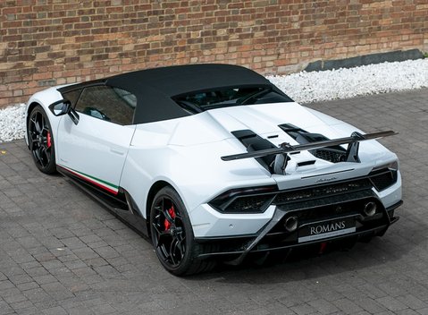 Lamborghini Huracan Spyder LP640-4 Performante 10
