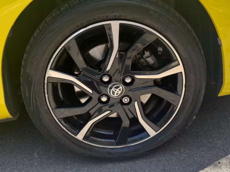 Toyota Yaris 1.5 VVT-h Yellow Bi-Tone Limited Edition Hatchback 5dr Petrol Hybrid E-CVT  9