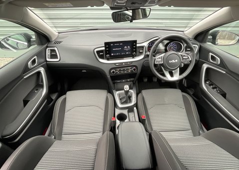 Kia Ceed 1.5T GDi ISG 2 15