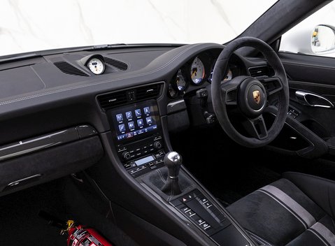 Porsche 911 GT3 (991.2) 13