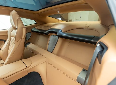 Aston Martin Vanquish V12 17