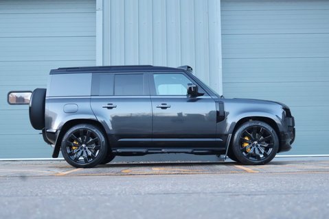 Land Rover Defender 110 2026  MODEL D350 HARD TOP X-DYNAMIC HSE SEEKER STYLED  REAR GENUINE SEATS 6