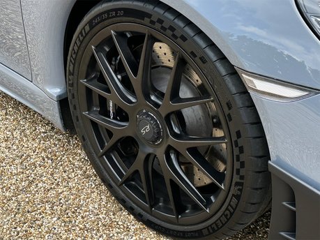 Porsche 718 CAYMAN GT4 RS PDK 52