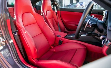 Porsche 911 (991) Carrera GTS 12