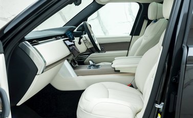 Land Rover Range Rover P510e First Edition 15