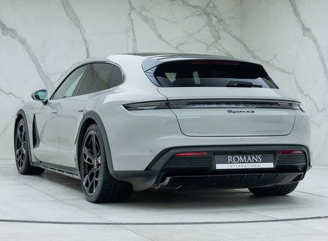 Porsche Taycan 4S Cross Turismo 7