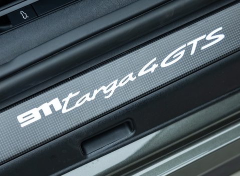Porsche 911 Targa 4 GTS (992) 25