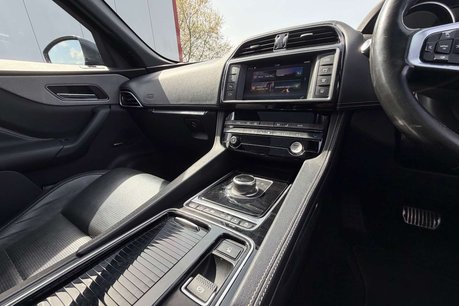 Jaguar F-Pace 3.0 F-PACE V6 S AWD D Auto 4WD 5dr 37