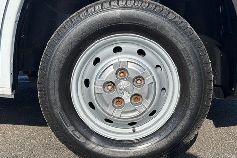 Peugeot Boxer 333 L1 H1 120 ps BlueHdi Professional - Sat Nav & Air Con 26