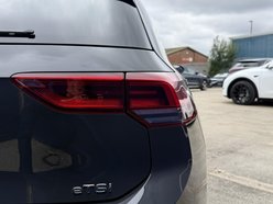 Volkswagen Golf 1.5 eTSI MHEV R-Line Hatchback 5dr Petrol Hybrid DSG Euro 6 (s/s) (150 ps) 19