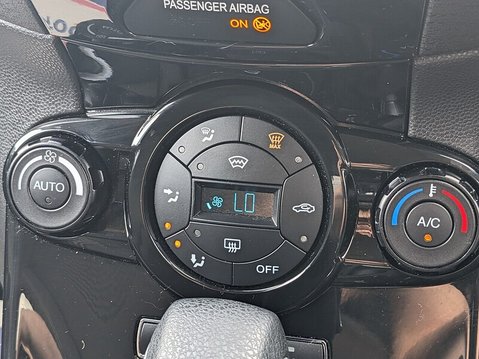 Ford Fiesta TITANIUM 26