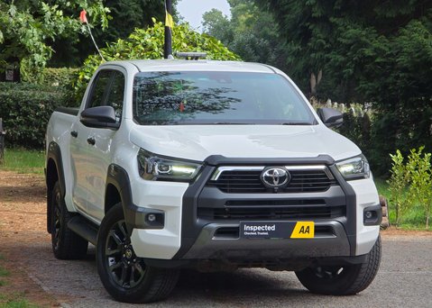 Toyota Hilux 2.8 HI-Luxury Invincible X D-4D 4WD Double Cab Auto 4WD 5dr 52