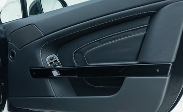 Aston Martin V12 Vantage S Coupe 23