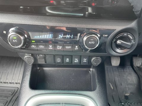 Toyota Hilux 2.4 D-4D Invincible 4WD Euro 6 (s/s) 4dr (TSS) 25