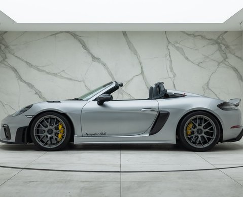 Porsche 718 SPYDER RS 