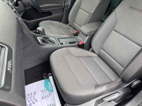 Volkswagen Golf MATCH TDI DSG 46