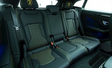 Lamborghini Urus 13