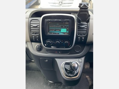 Renault Trafic 1.6 dCi 27 Sport Nav Panel Van 5dr Diesel Manual SWB Standard Roof Euro 6 ( 28