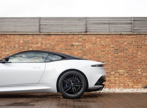 Aston Martin DBS Superleggera 31