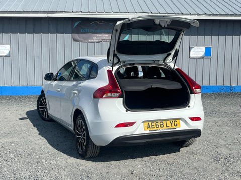 Volvo V40 2.0 T2 GPF Momentum Nav Plus Euro 6 (s/s) 5dr 54