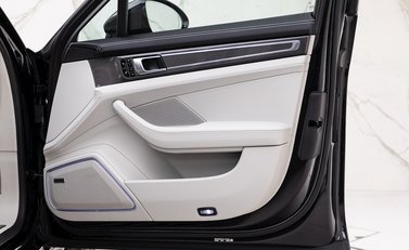 Porsche Panamera Turbo S E-Hybrid Executive 23