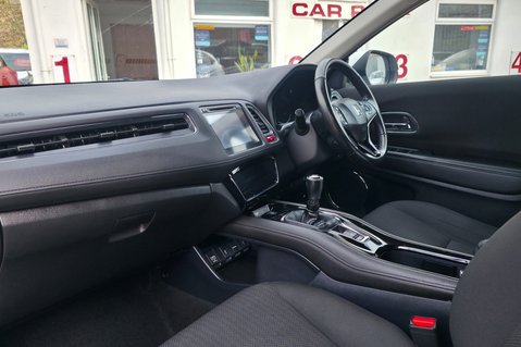 Honda HR-V 1.5 I-VTEC SE LOOK! JUST 49000 MILES! 4 MAIN DEALER SERVICES  22