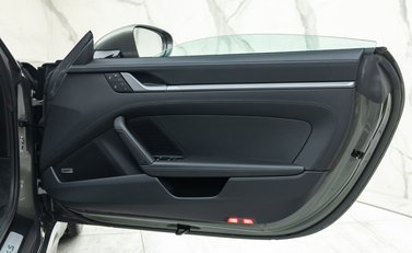 Porsche 911 Targa 4S (992) 38