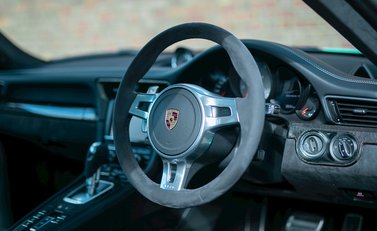 Porsche 911 (991) Carrera GTS 11