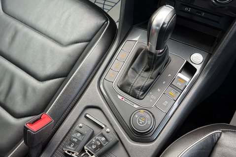 Volkswagen Tiguan R-LINE TDI BMT 4MOTION DSG -RARE LEATHER -DYNAUDIO -TOWBAR -APPLE CARPLAY  10