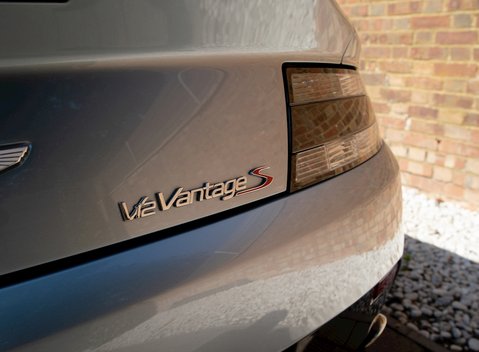 Aston Martin V12 Vantage S Roadster 29