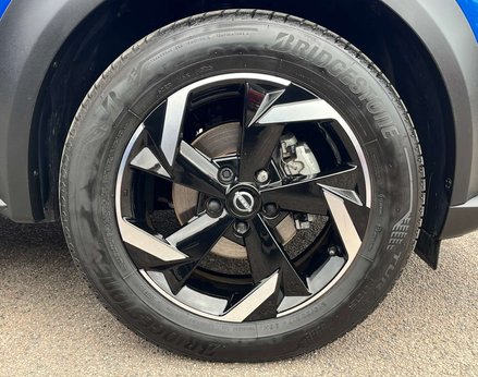 Nissan Juke 1.0 Juke N-Connecta DiG-T Semi-Auto 5dr 15