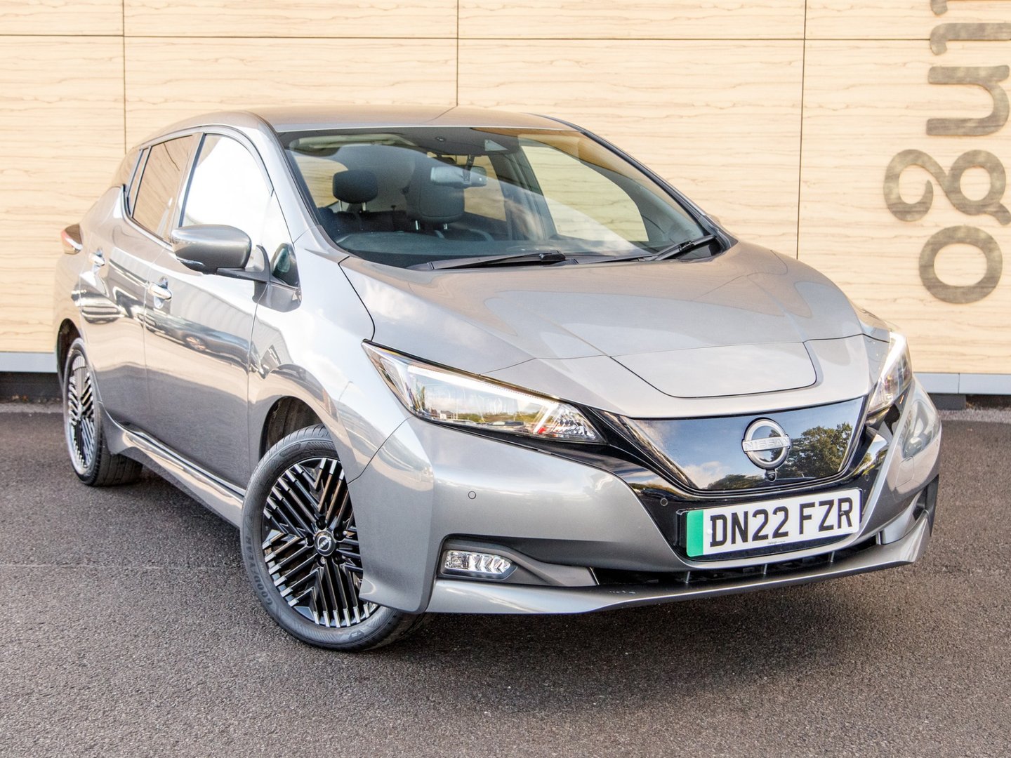 NISSAN LEAF