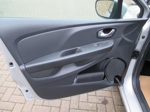 Renault Clio 0.9 TCe Play Euro 6 (s/s) 5dr 42
