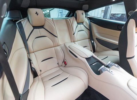 Ferrari GTC4 Lusso 14