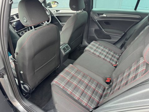 Volkswagen Golf GTI TSI DSG 34